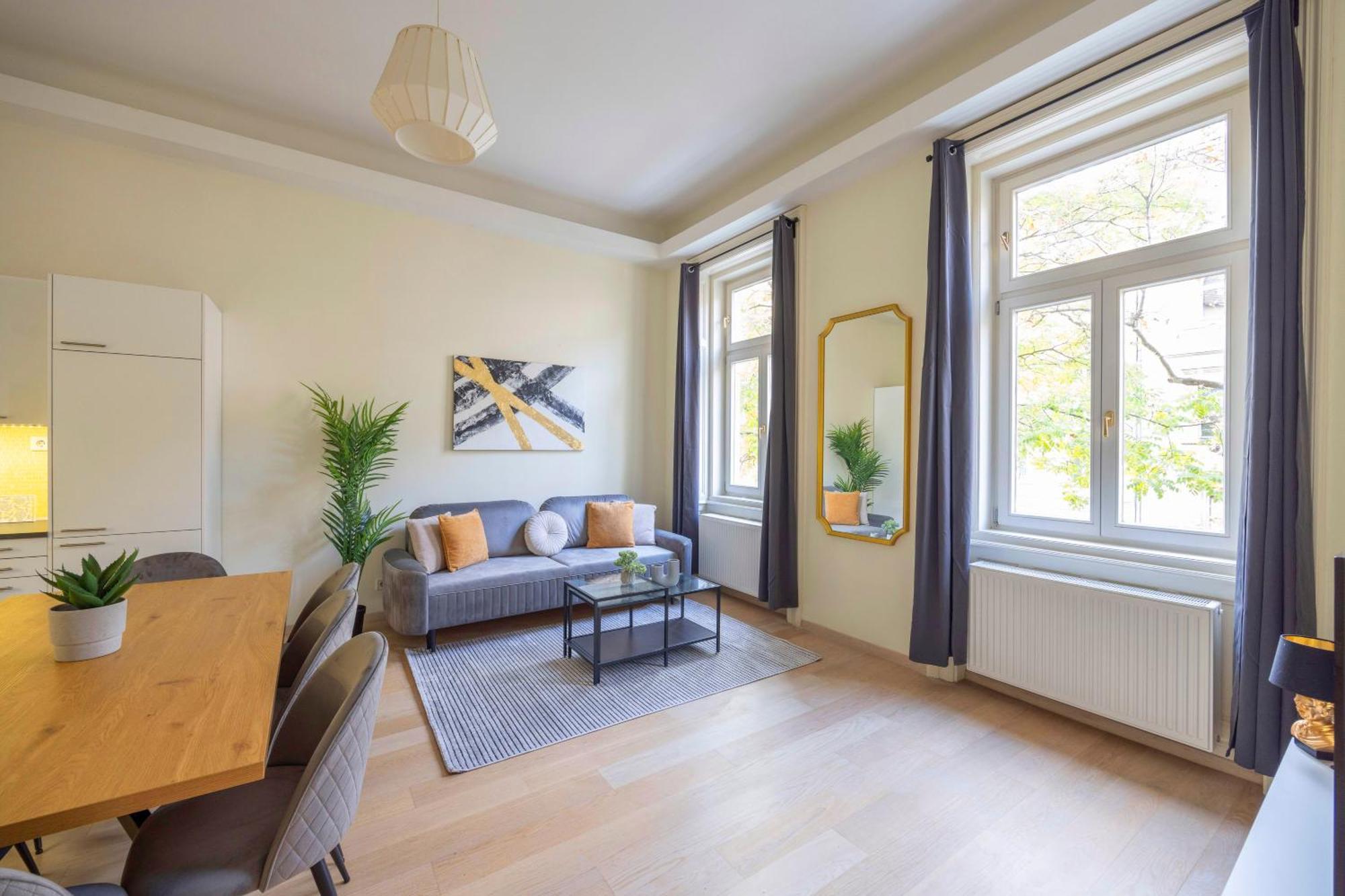Exclusive & Spacious W/ 4bedrm 2bathrm Boedapest