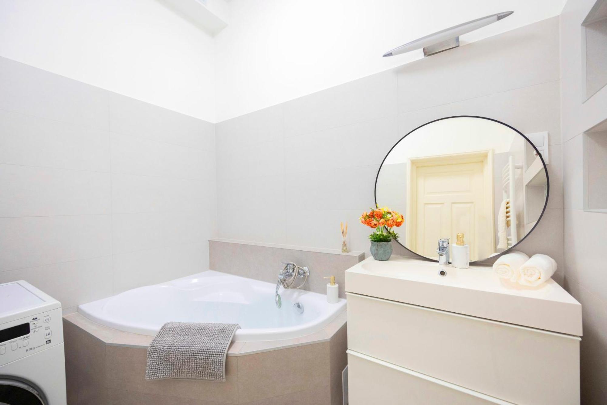Appartement Exclusive & Spacious W/ 4bedrm 2bathrm *