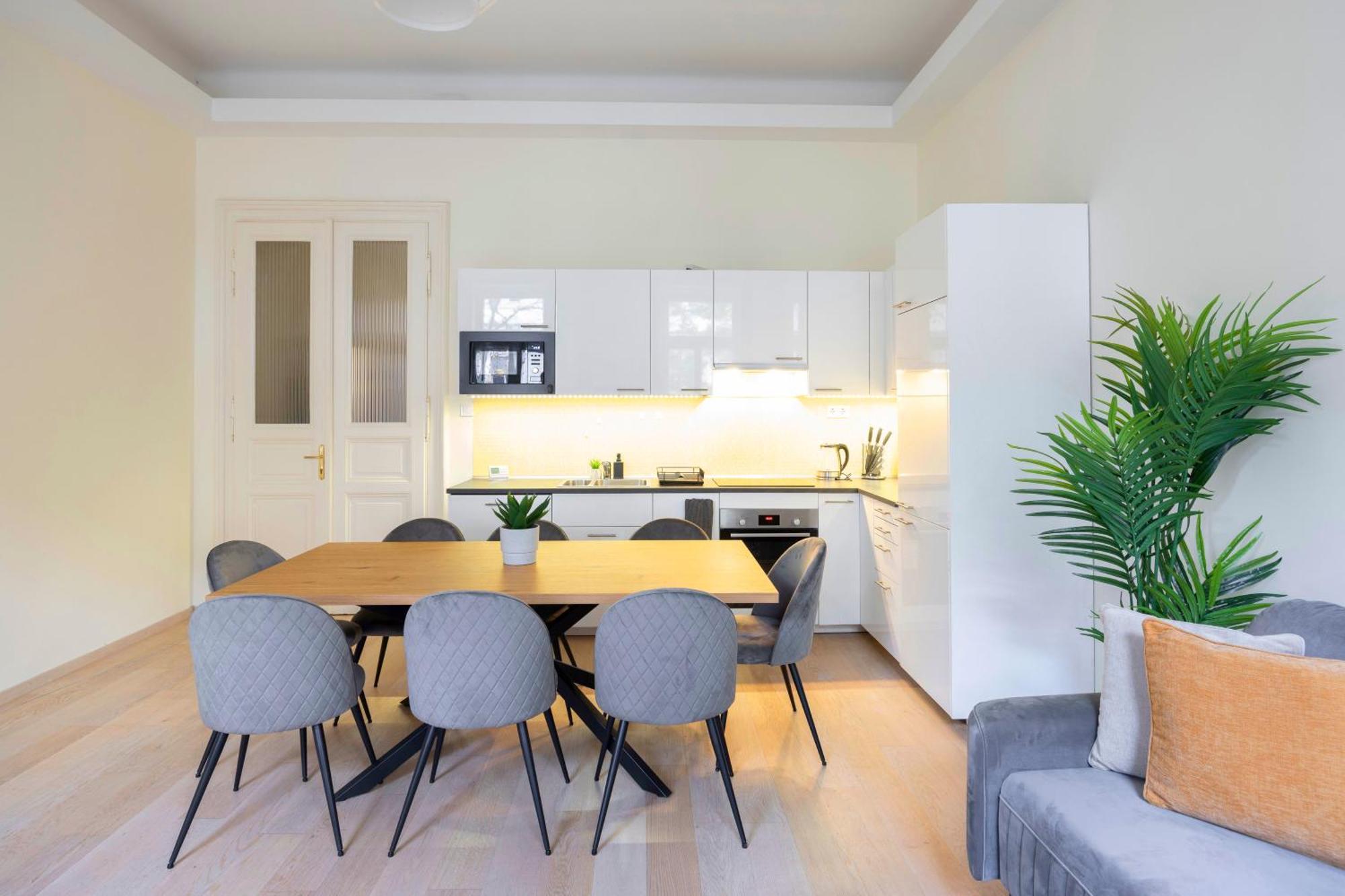 Appartement Exclusive & Spacious W/ 4bedrm 2bathrm
