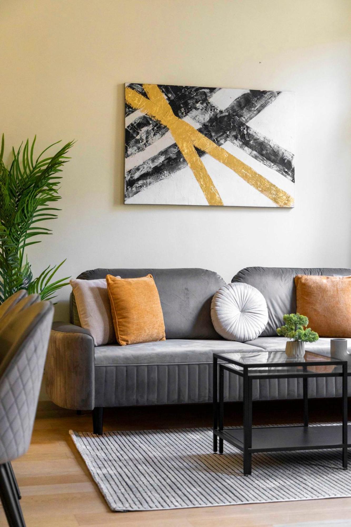Exclusive & Spacious W/ 4bedrm 2bathrm * Budapeszt